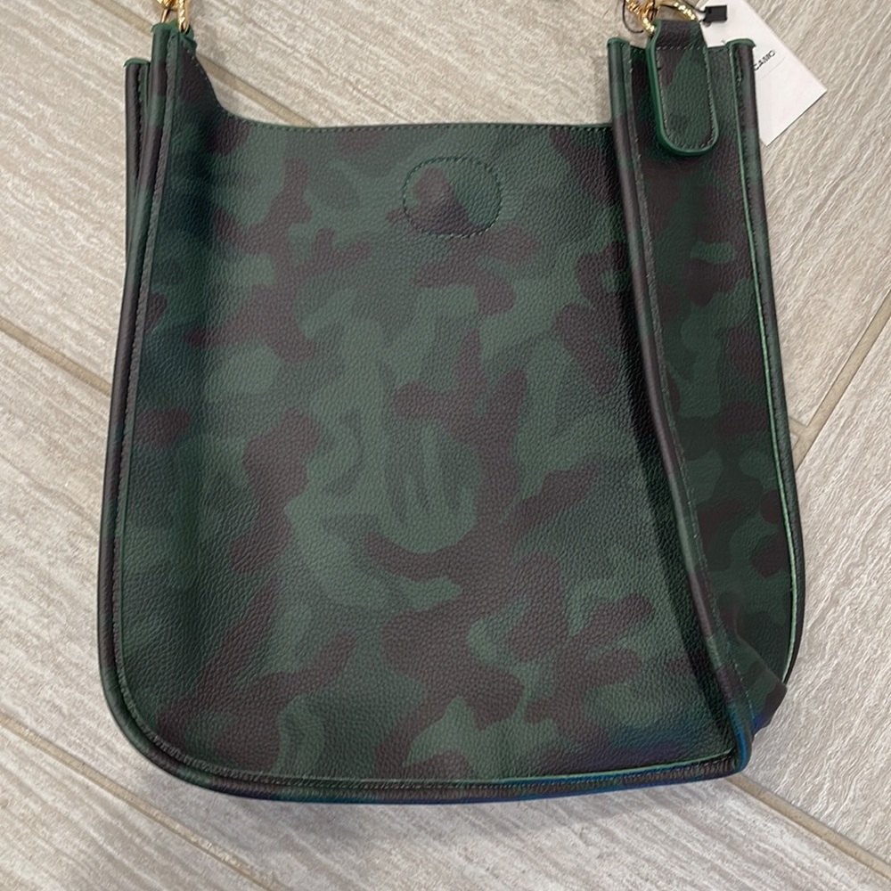 Social green camo vegan messenger bag - Picture 3 of 6
